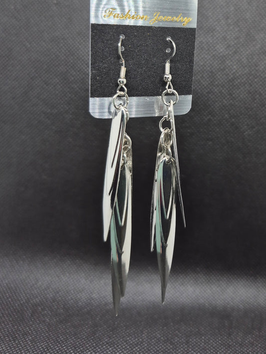 Folded feather dangle earrings